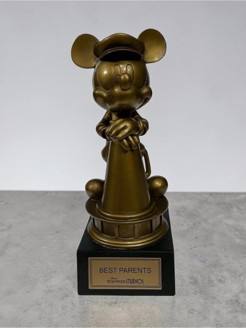 Disney MGM Studios Golden MICKEY MOUSE "BEST PARENTS" 9” Award Trophy Statue